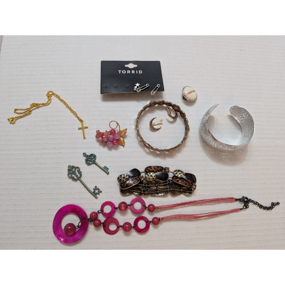 Junk Drawer Jewelry craft lot Vtg & modern 14‎ pieces **read**